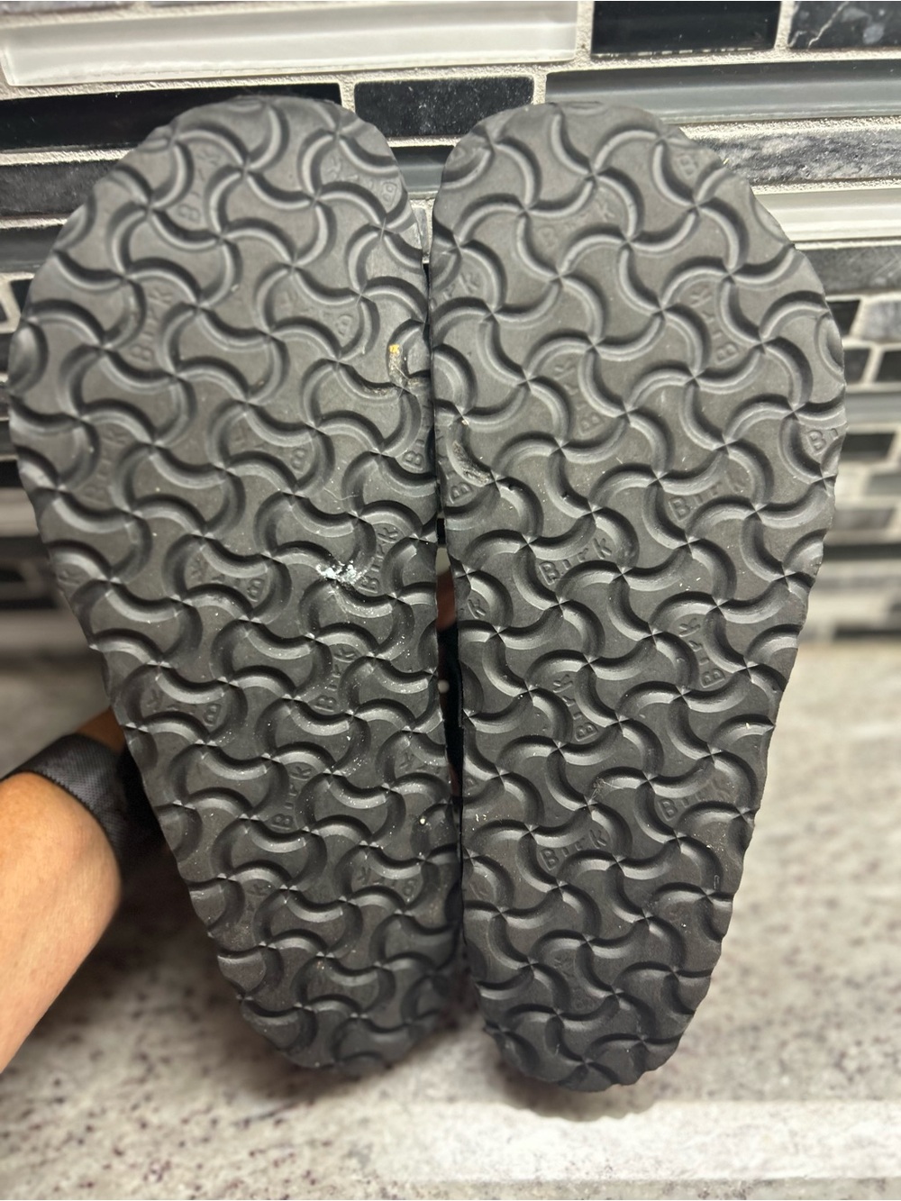 Birkenstock womens Black Gizeh Sandals size 10, mens size 8 - Picture 7 of 8